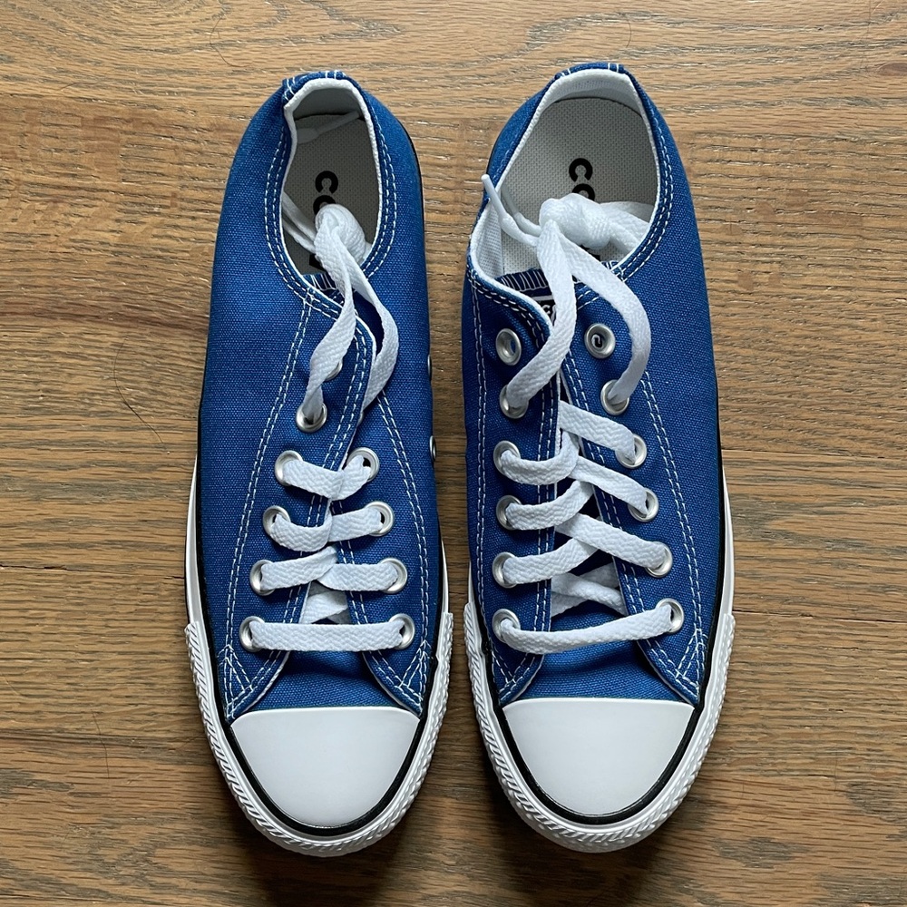 NWT Blue Low Converse - super cute!